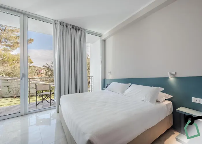 Hotiday Collection - 4*